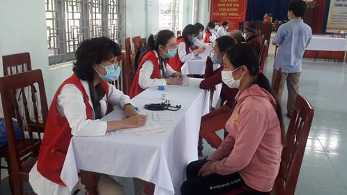 Hội Chữ thập đỏ TPHCM hỗ trợ quà khắc phục thiên tai tại huyện Tư Nghĩa