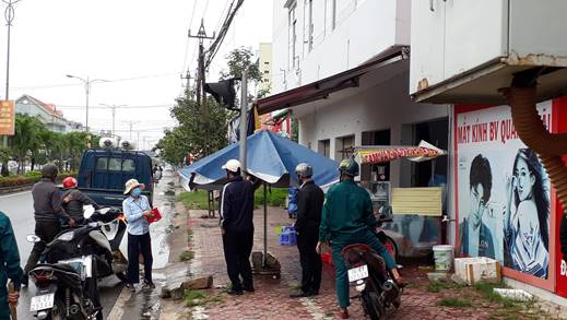 Tư Nghĩa tổ chức ra quân xử lý các trường hợp lấn chiếm hành lang an toàn giao thông đường bộ