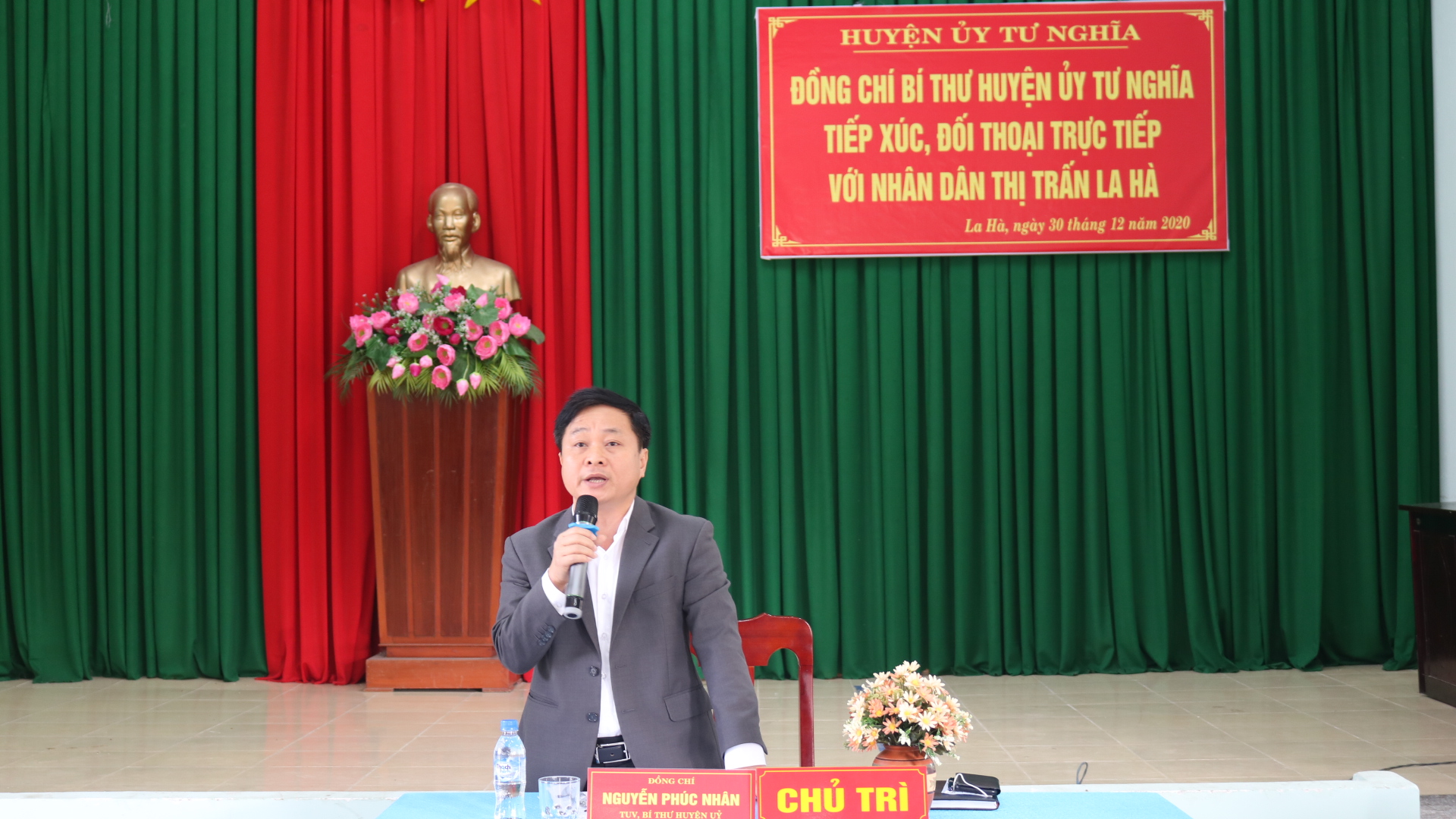 Bí thư Huyện ủy Tư Nghĩa Nguyễn Phúc Nhân gặp gỡ, đối thoại trực tiếp với Nhân dân thị trấn La Hà