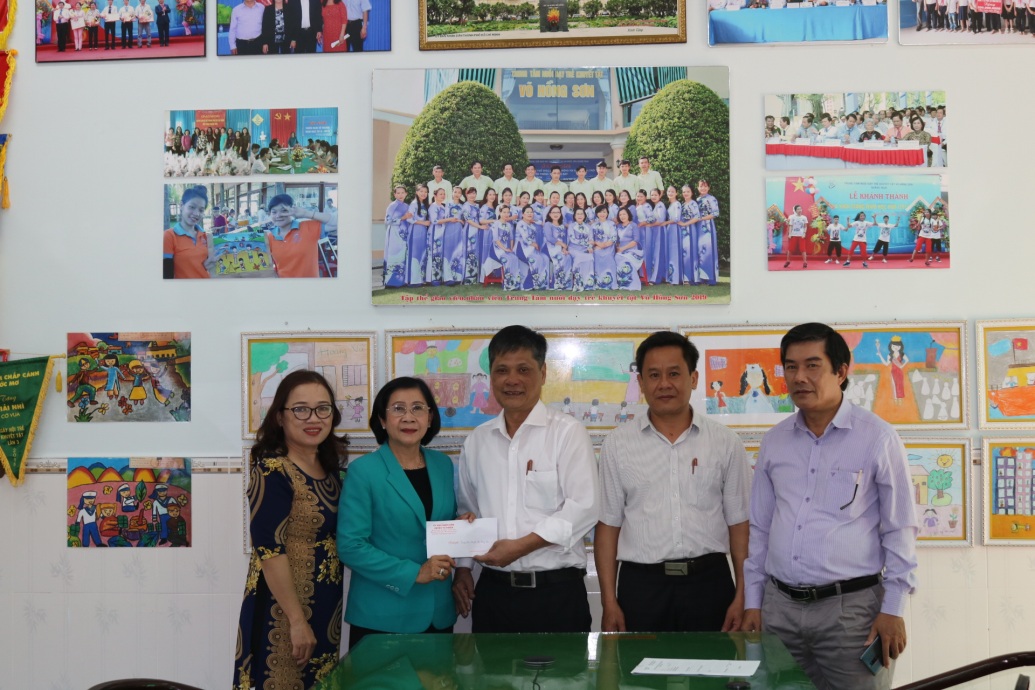 Lãnh đạo huyện Tư Nghĩa thăm các tổ chức đặc thù nhân dịp tết Nguyên đán Tân Sửu năm 2021