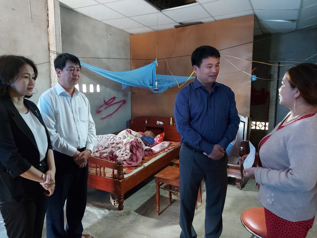 Phó Bí thư Thường trực Tỉnh ủy Quảng Ngãi - Đặng Ngọc Huy thăm, chúc tết gia đình chính sách và hộ nghèo ở huyện Tư Nghĩa
