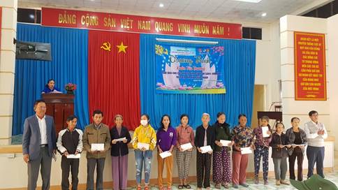 Tặng 90 suất quà cho hộ nghèo tại xã Nghĩa Thuận