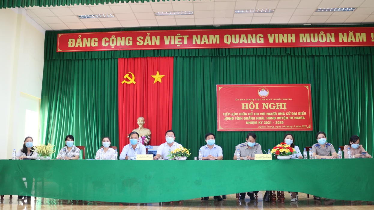 Ứng cử viên đại biểu HĐND 2 cấp tỉnh và huyện tiếp xúc cử tri vận động bầu cử ở xã Nghĩa Trung