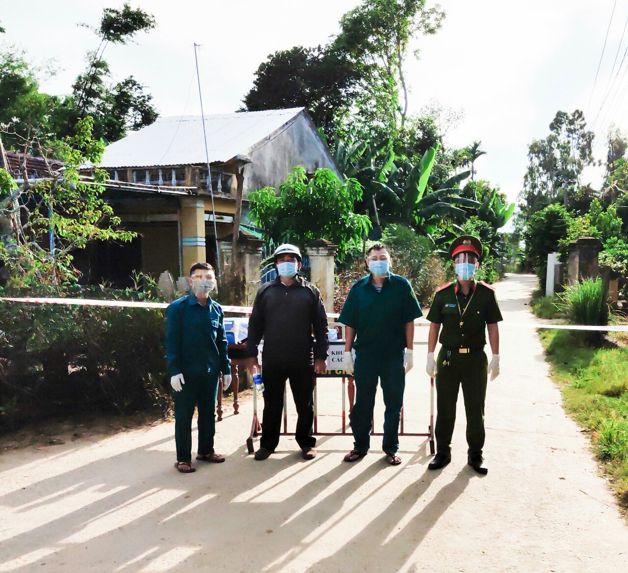 Phong tỏa xóm 3, thôn Hòa Tân, xã Nghĩa Hòa vì có ca nghi nhiễm với SARS- Cov-2