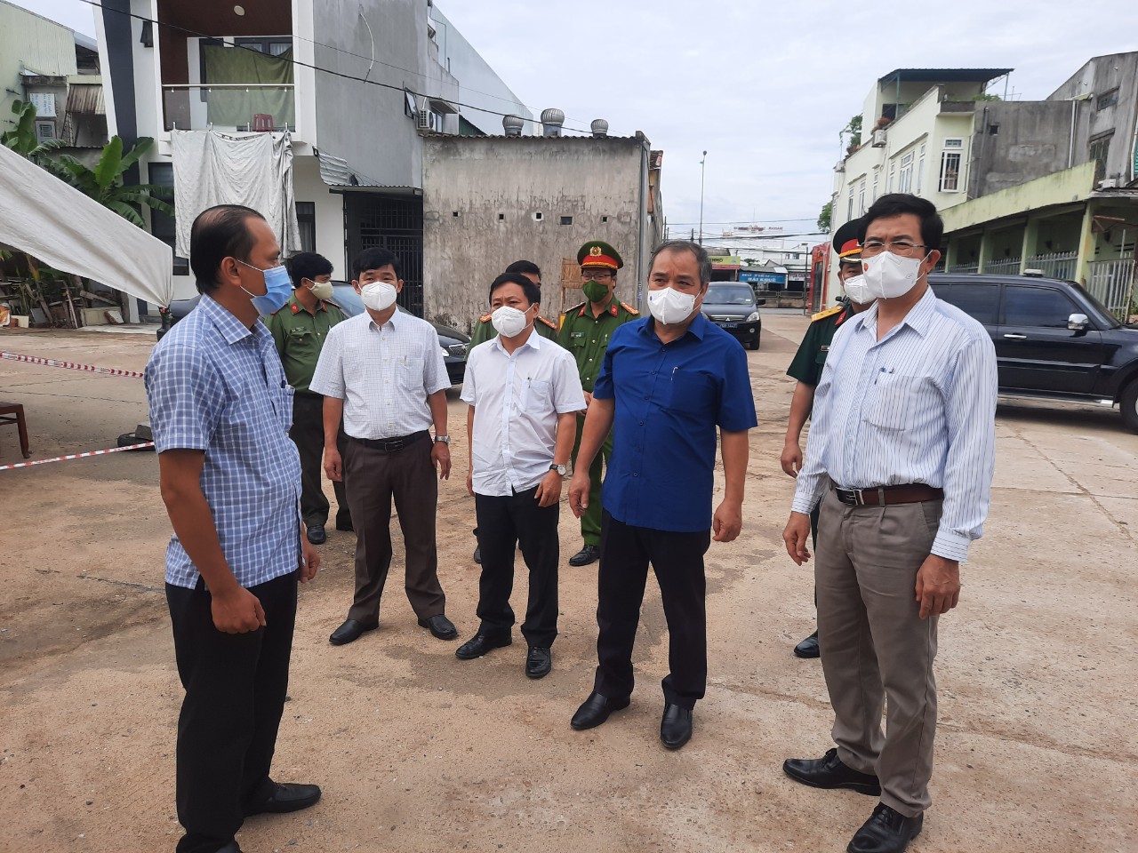 Phó Chủ tịch Thường trực UBND tỉnh Trần Hoàng Tuấn kiểm tra công tác phòng, chống dịch Covid-19 tại huyện Tư Nghĩa
