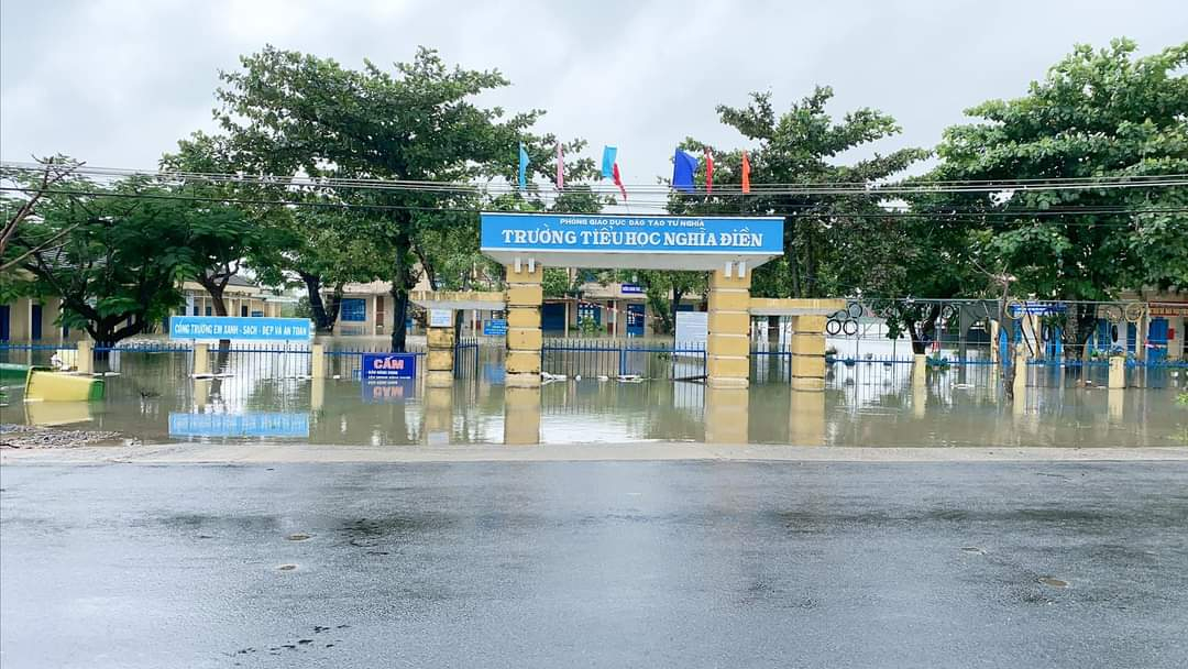 Tư Nghĩa có 345 hộ dân bị cô lập do mưa lũ