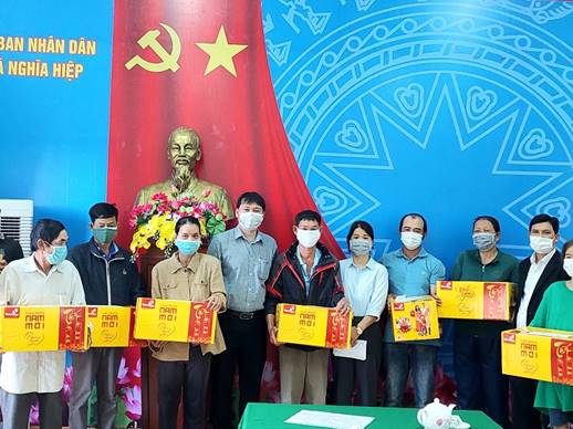 Hỗ trợ quà Tết Nhâm Dần 2022 cho người nghèo trên địa bàn huyện Tư Nghĩa