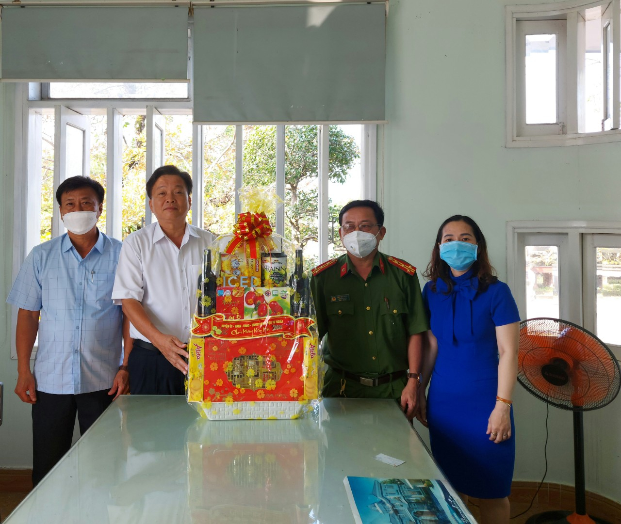 Phó Bí thư Thường trực Huyện ủy Tư Nghĩa Hồ Sỹ Phong thăm, chúc tết các doanh nghiệp trên địa bàn huyện