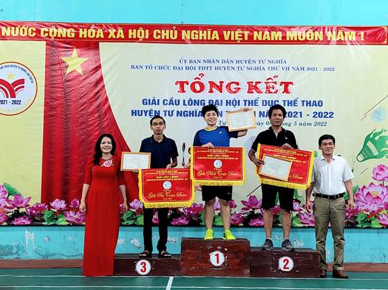 Giải nhất toàn đoàn môn cầu lông trong chương trình Đại hội thể dục thể thao ( TDTT ) huyện Tư Nghĩa năm 2021 - 2022 thuộc về thị trấn La Hà