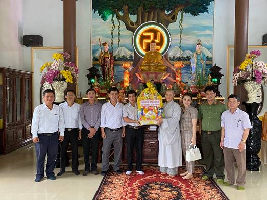 Tư Nghĩa thăm, tặng quà các chùa nhân dịp lễ Vu Lan báo hiếu 2022