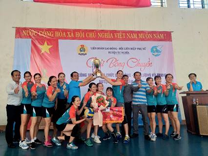 Giải nhất bóng chuyền nữ công nhân viên chức – lực lượng vũ trang huyện thuộc về đội xã Nghĩa Thương