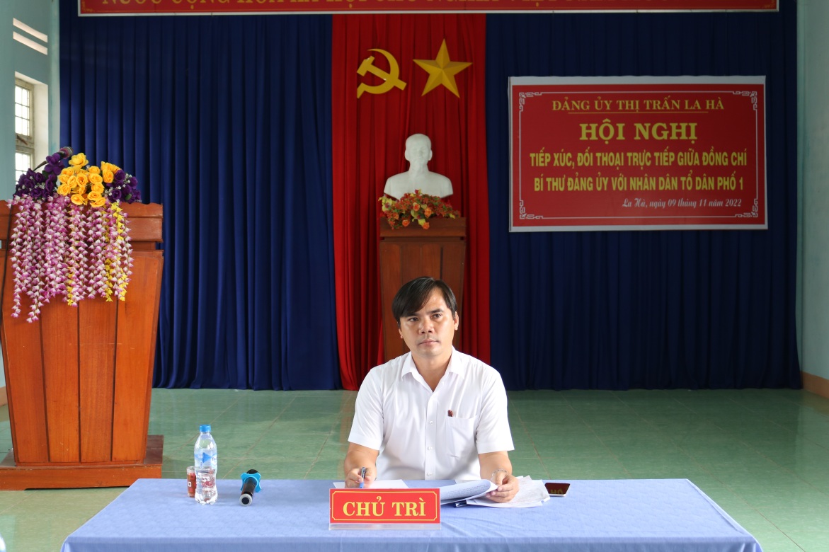 Bí thư Đảng ủy thị trấn La Hà tiếp xúc, đối thoại với Nhân dân ở tổ dân phố 1