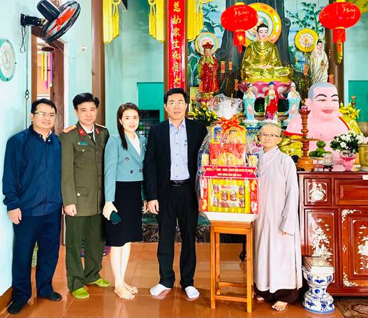 Chủ tịch UBND huyện Tư Nghĩa Nguyễn Đăng Vinh thăm, tặng quà các tổ chức tôn giáo nhân dịp Tết Nguyên đán Quý Mão năm 2023