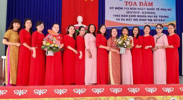 Hưởng tuần lễ áo dài do Hội LHPN Việt Nam phát động từ ngày 01- 08/3/2023