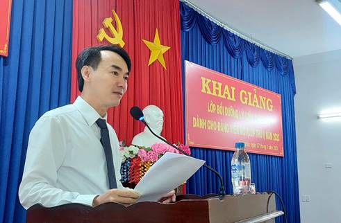 Trung tâm Chính trị huyện Tư Nghĩa tổ chức khai giảng lớp Bồi dưỡng lý luận chính trị dành cho đảng viên mới lớp thứ nhất năm 2023