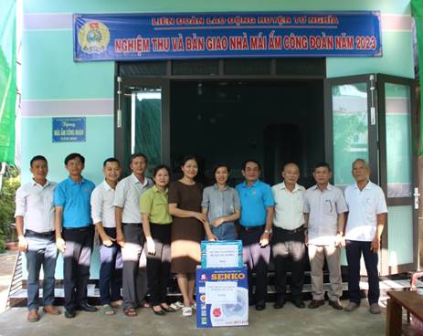Nghiệm thu và bàn giao nhà Mái ấm công đoàn cho đoàn viên Hồ Thị Ái Hường ở xã Nghĩa Lâm