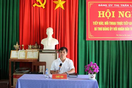 Bí thư Đảng ủy thị trấn La Hà tiếp xúc, đối thoại với Nhân dân ở tổ dân phố 3