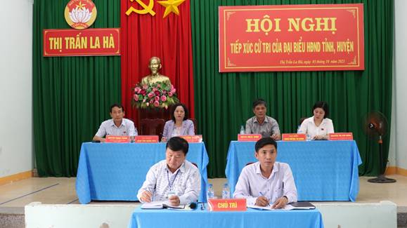Đoàn đại biểu HĐND 2 cấp tỉnh và huyện tiếp xúc cử tri ở thị trấn La Hà