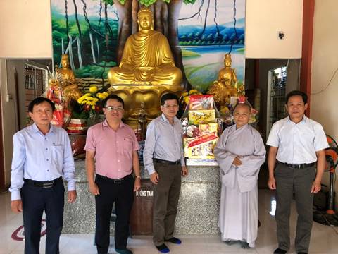 Phó Chủ tịch UBND huyện Tư Nghĩa Đoàn Việt Vân thăm, chúc Tết các cơ sở tôn giáo nhân dịp Tết Nguyên đán Giáp Thìn năm 2024