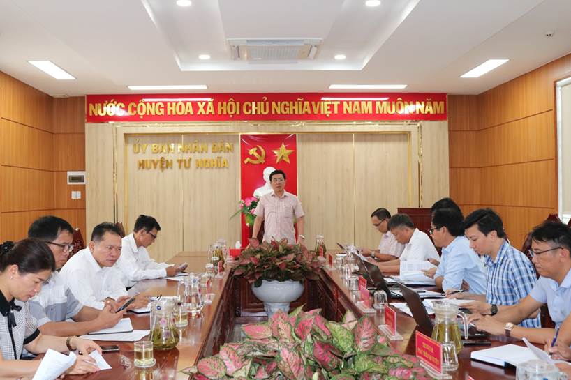 Chủ tịch UBND huyện Tư Nghĩa Nguyễn Đăng Vinh đối thoại giải quyết khiếu nại lần đầu của các hộ dân ở xã Nghĩa Kỳ thuộc dự án đường bộ cao tốc Quảng Ngãi - Hoài Nhơn
