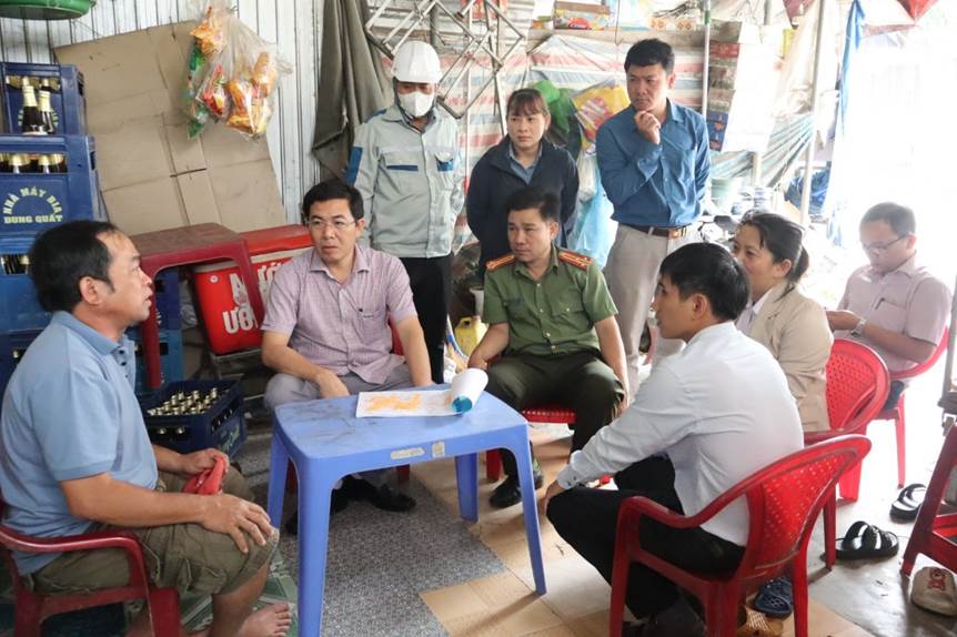 Có 06/07 hộ dân đồng ý nhận tiền, bàn giao mặt bằng dự án Cao tốc Quảng Ngãi- Hoài Nhơn, đoạn qua xã Nghĩa Kỳ sau khi trao đổi trực tiếp với Chủ tịch UBND huyện