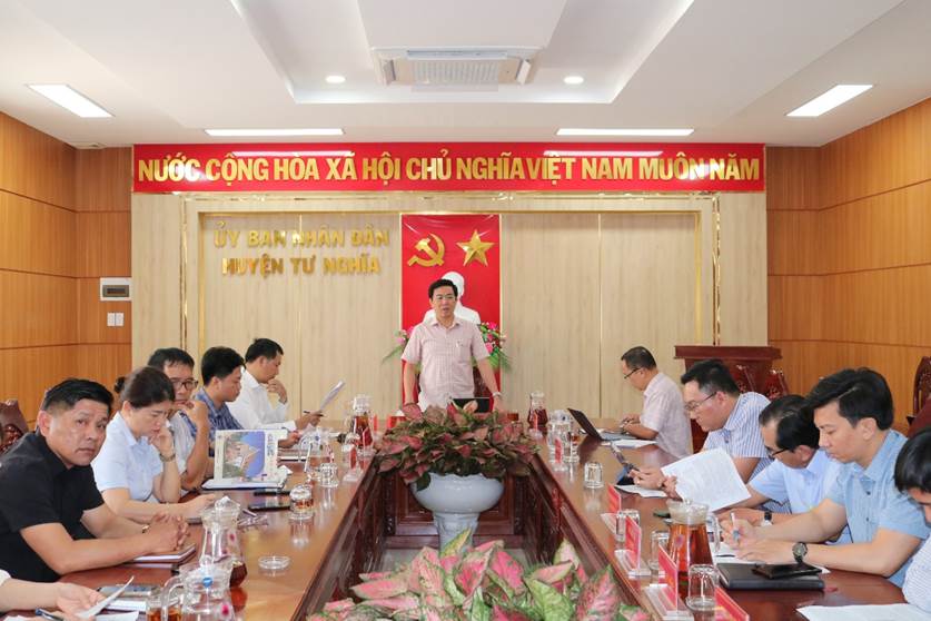 Chủ tịch UBND huyện Tư Nghĩa Nguyễn Đăng Vinh đối thoại giải quyết khiếu nại lần đầu của các hộ dân ở xã Nghĩa Kỳ thuộc Dự án đường bộ cao tốc Quảng Ngãi - Hoài Nhơn