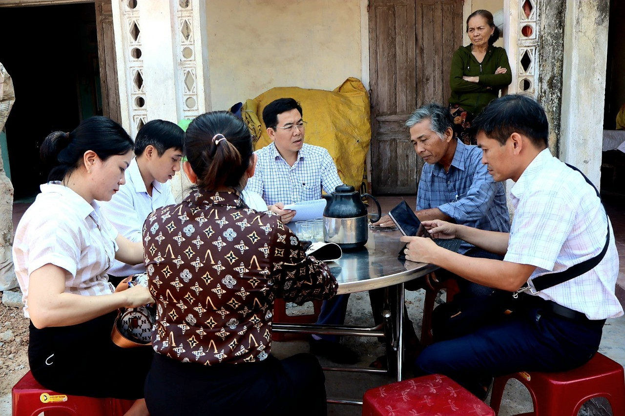 Thêm một hộ dân đồng thuận bàn giao mặt bằng sau buổi làm việc trực tiếp với chủ tịch UBND huyện Tư Nghĩa Nguyễn Đăng Vinh