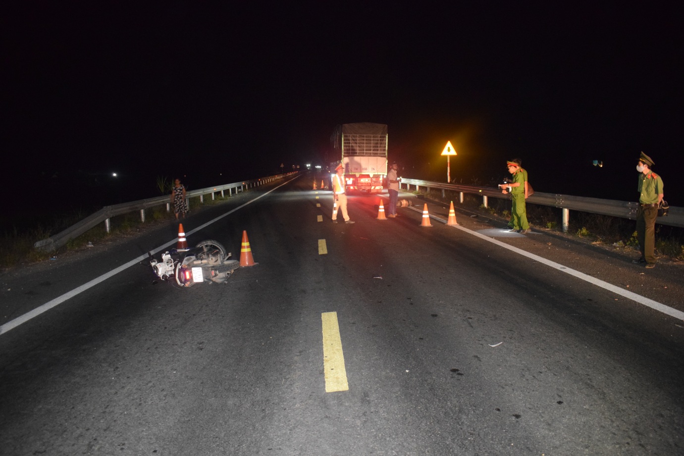 Tai nạn giao thông nghiêm trọng tại đường dẫn cao tốc làm 2 thanh niên chết tại chỗ