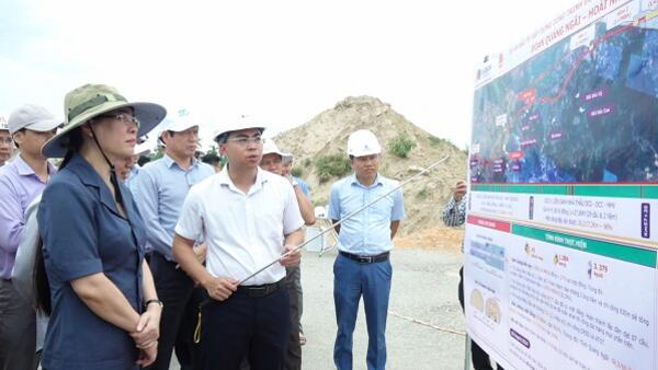 Ban Thường vụ Tỉnh ủy kiểm tra thực tế các công trình giao thông trên địa bàn tỉnh