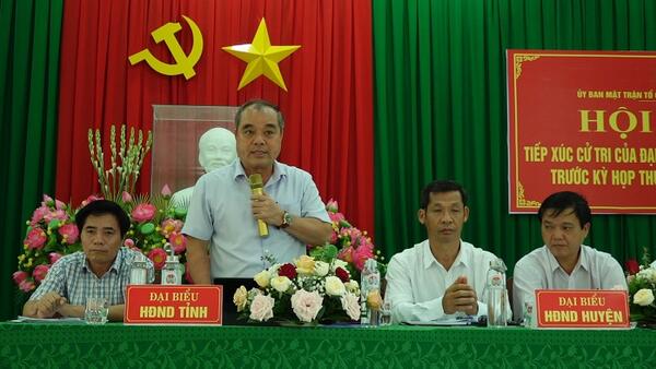 Phó Chủ tịch Thường trực UBND tỉnh Trần Hoàng Tuấn tiếp xúc cử tri tại xã Hành Phước, huyện Nghĩa Hành