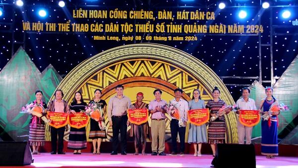 Phó Chủ tịch Thường trực UBND tỉnh dự khai mạc Liên hoan cồng chiêng, đàn, hát dân ca các dân tộc thiểu số tỉnh Quảng Ngãi năm 2024