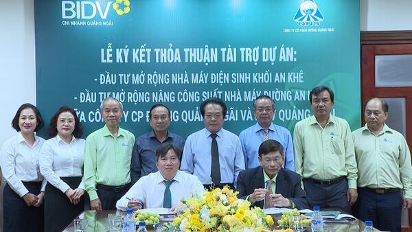 Phó Chủ tịch UBND tỉnh Võ Phiên dự lễ ký kết thỏa thuận tài trợ cho các dự án của Công ty Cổ phần Đường Quảng Ngãi