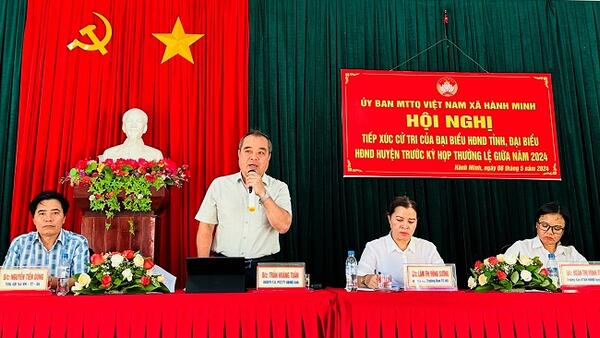Phó Chủ tịch Thường trực UBND tỉnh Trần Hoàng Tuấn tiếp xúc cử tri xã Hành Minh, huyện Nghĩa Hành