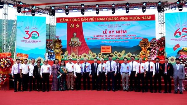 Sơn Tây kỷ niệm 30 năm Ngày tái lập huyện 06/8/1994-06/8/2024