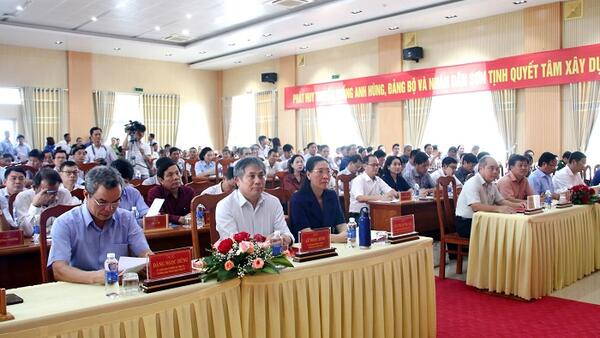 Bí thư Tỉnh ủy đối thoại trực tiếp với cán bộ, công chức, viên chức và Nhân dân huyện Sơn Tịnh