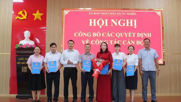Tư Nghĩa công bố các quyết định về công tác cán bộ sau chia tách phòng Kinh tế